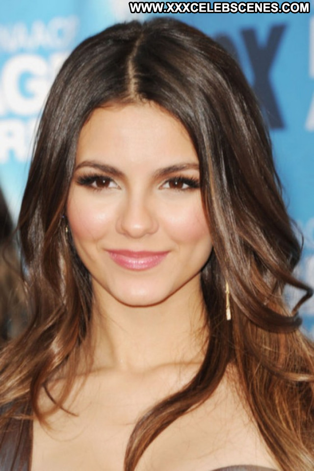 Victoria Justice Paparazzi Awards Beautiful Celebrity Posing Hot Babe