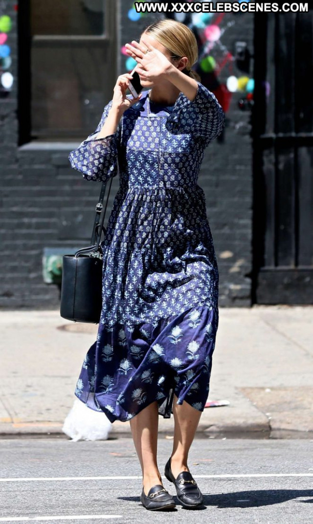 Dianna Agron No Source Beautiful Posing Hot Paparazzi Babe Celebrity