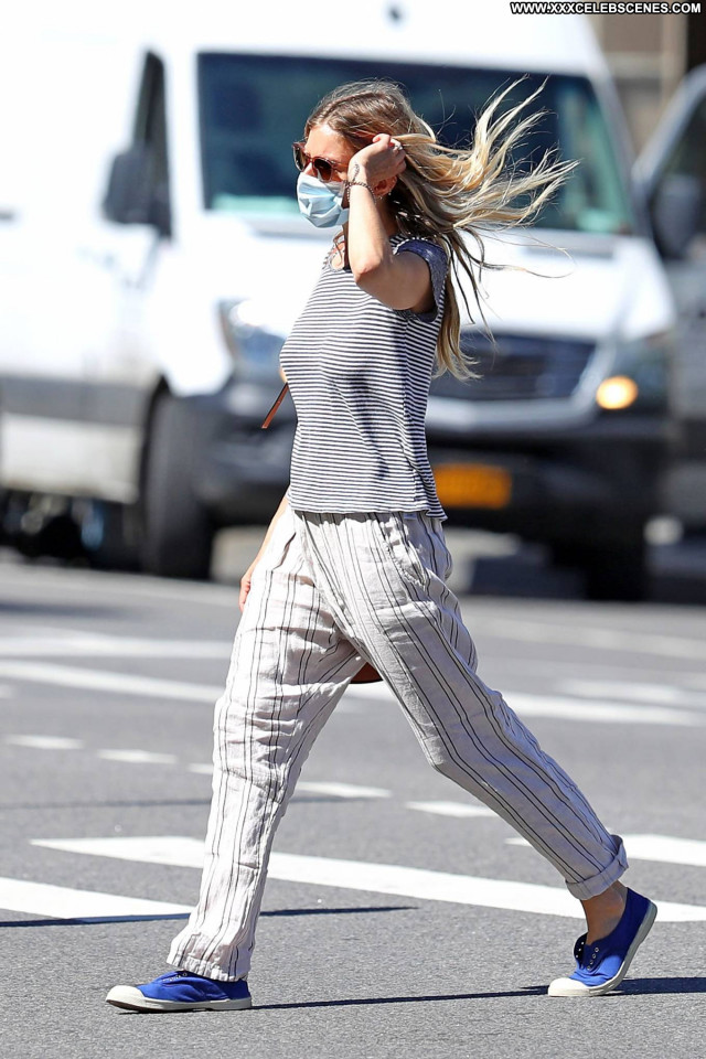 Sienna Miller New York Celebrity Paparazzi Posing Hot Beautiful Babe